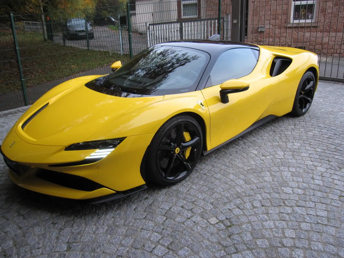 Ferrari SF90 Stradale Gelb - 2