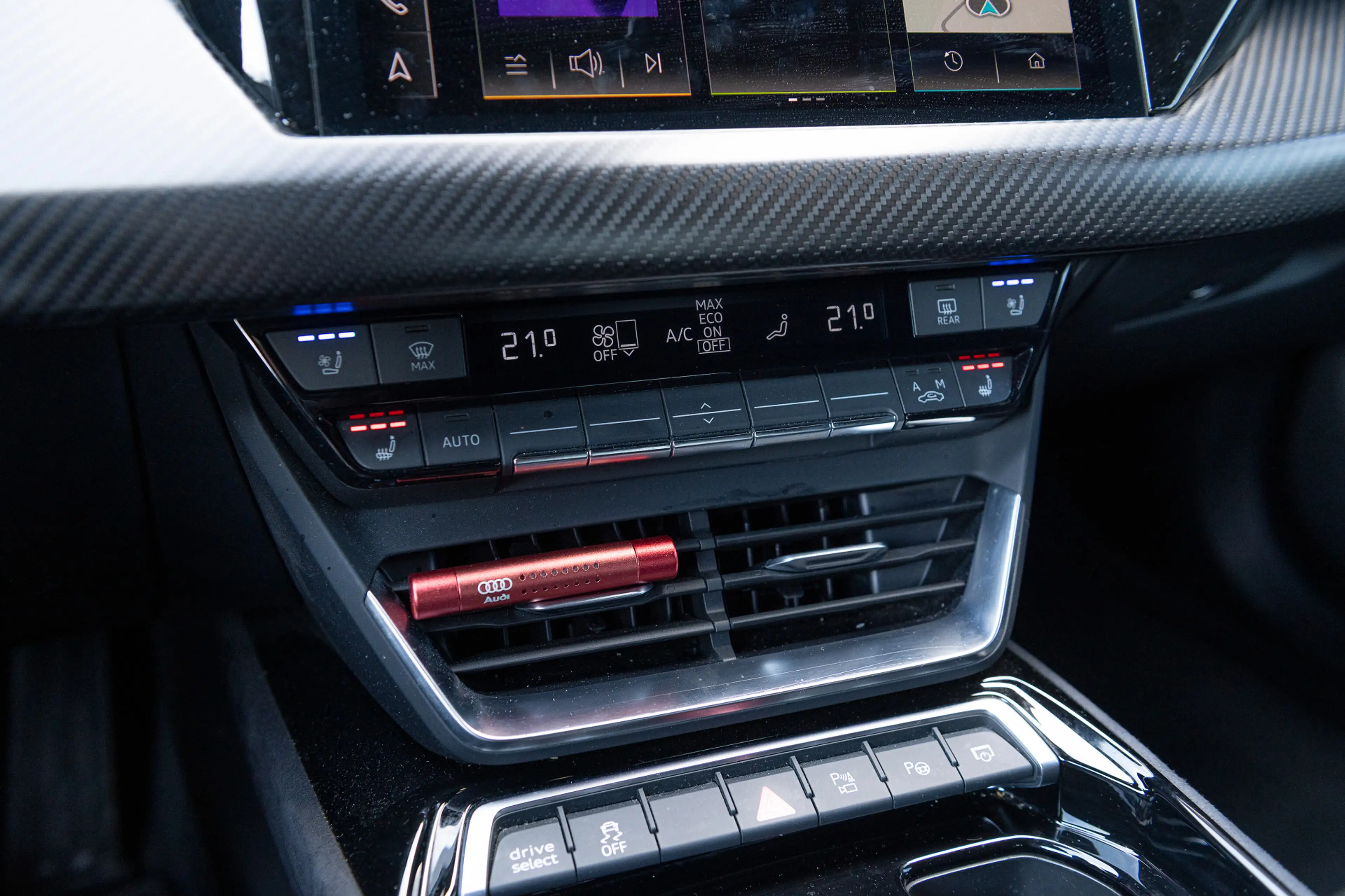 Audi RS e-tron GT quattro 93 kWh ACC Carbondak RS Seats B&O Massage — photo 37