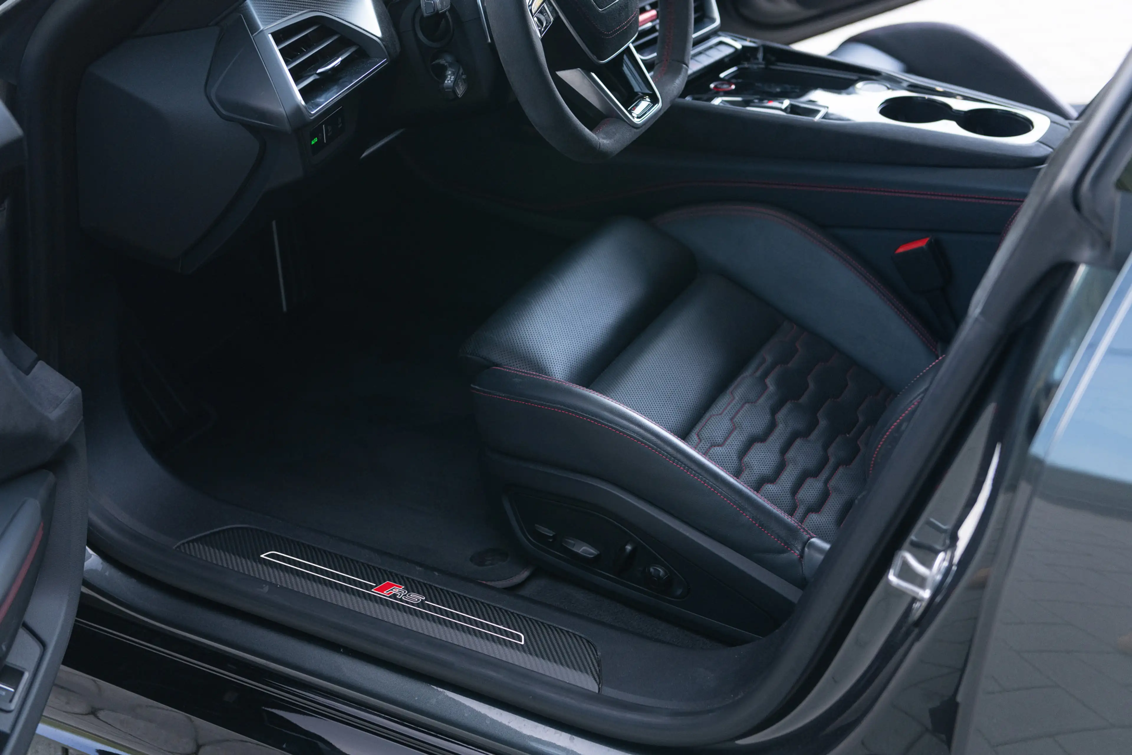 Audi RS e-tron GT quattro 93 kWh ACC Carbondak RS Seats B&O Massage — photo 26
