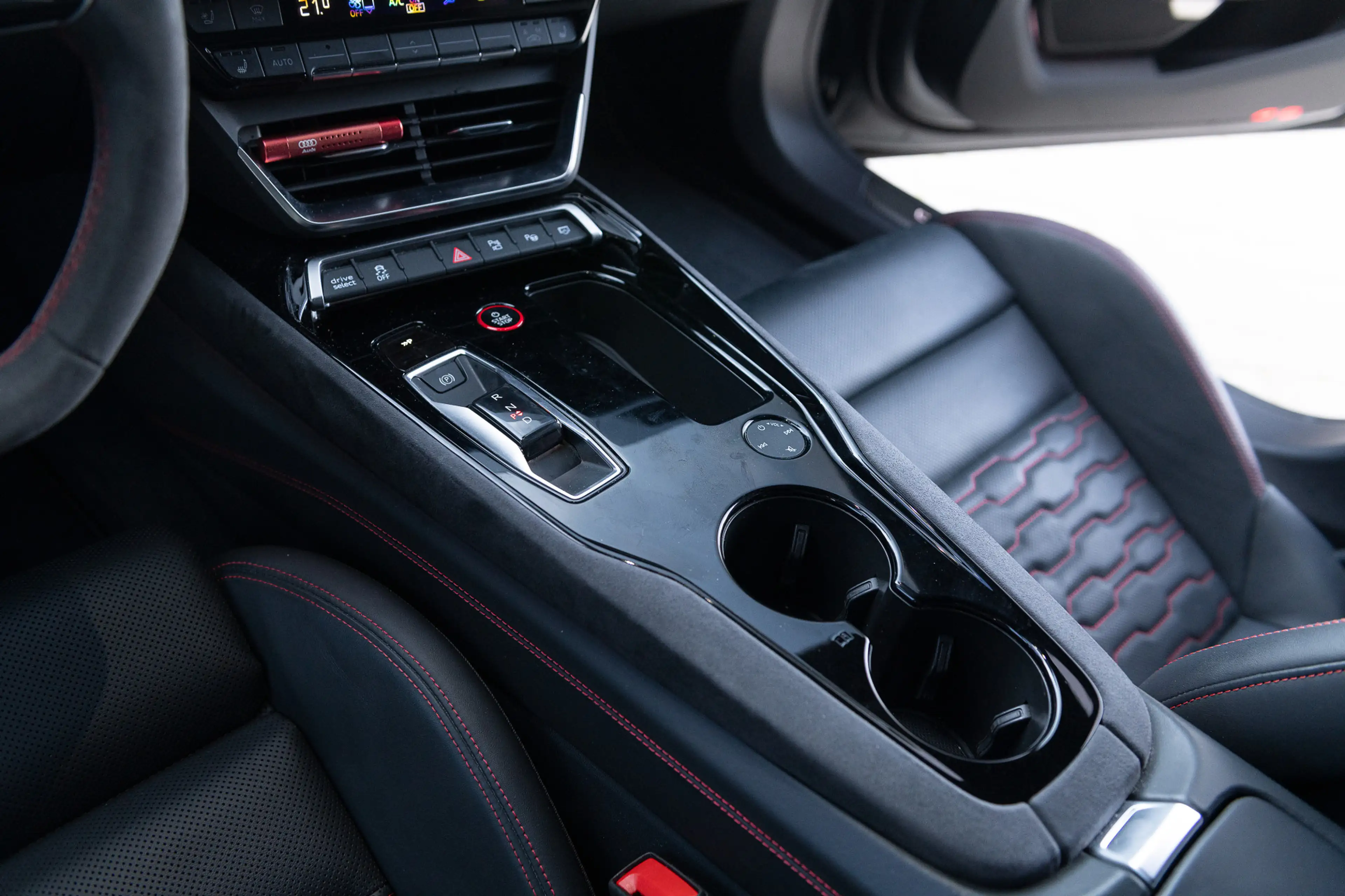 Audi RS e-tron GT quattro 93 kWh ACC Carbondak RS Seats B&O Massage — photo 43