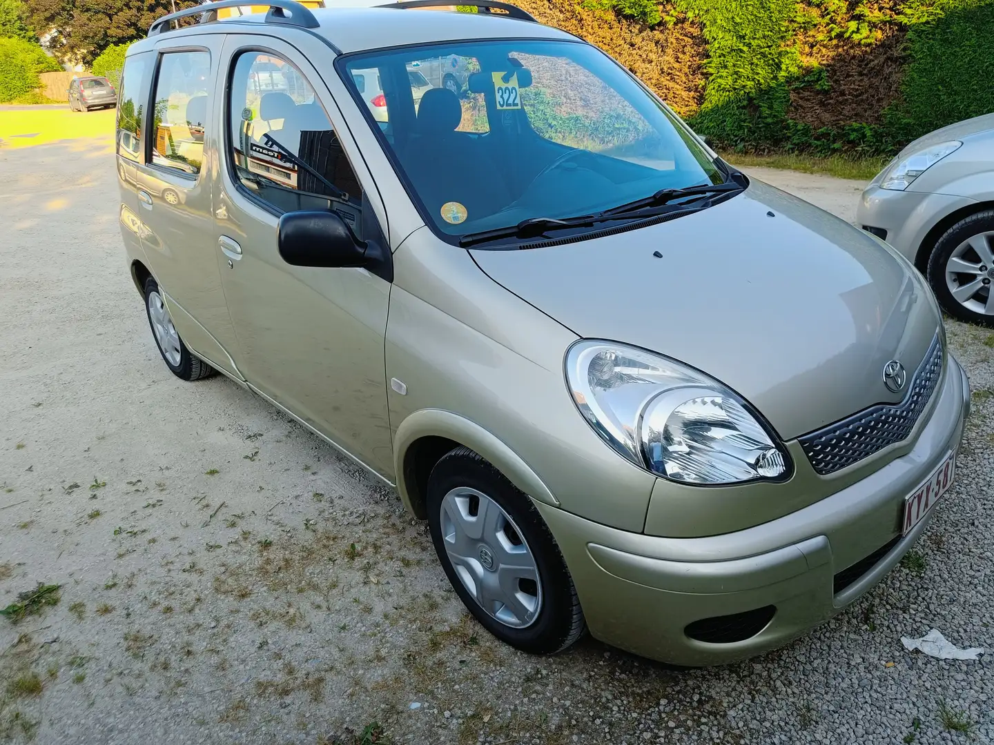 Toyota Yaris Verso climatisé Beige - 1