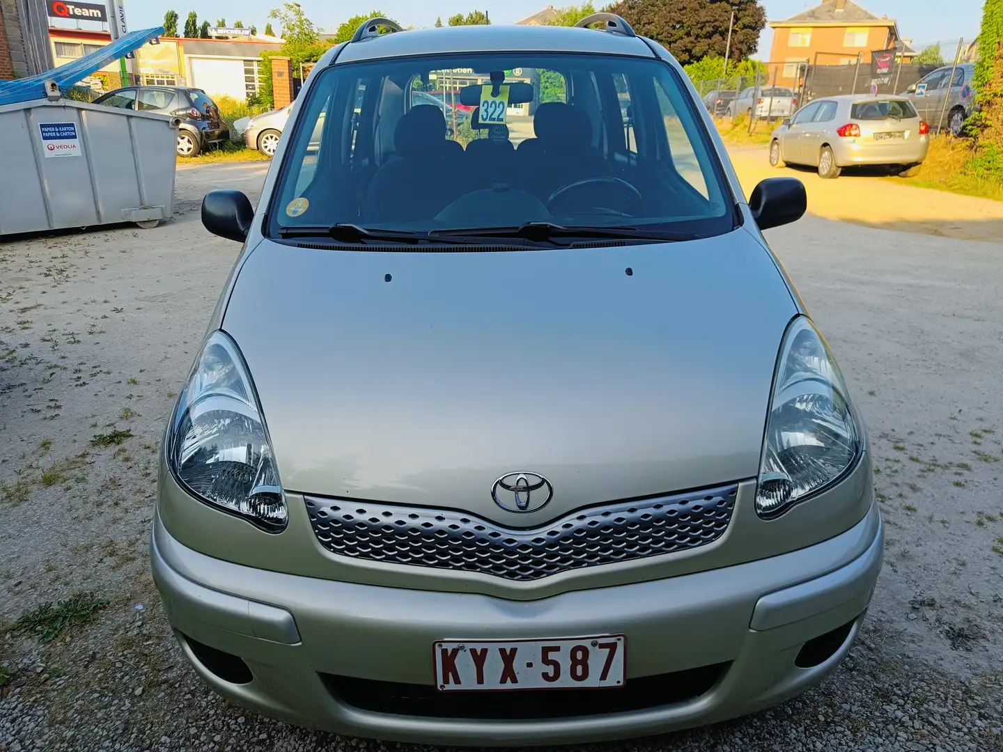 Toyota Yaris Verso climatisé Beige - 2