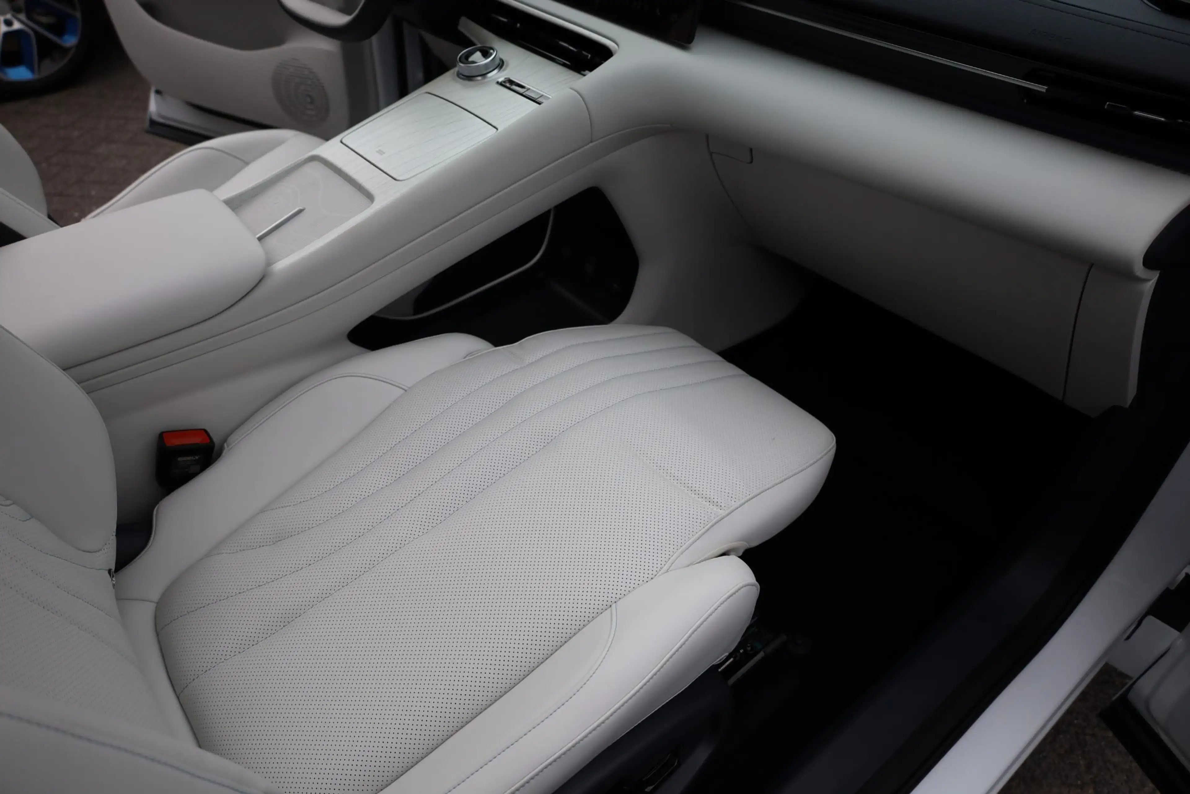 Geely E5 Max+ 68 kWh WIT-LEDER! 475KM-RIJBEREIK PANO MASSAG — photo 49