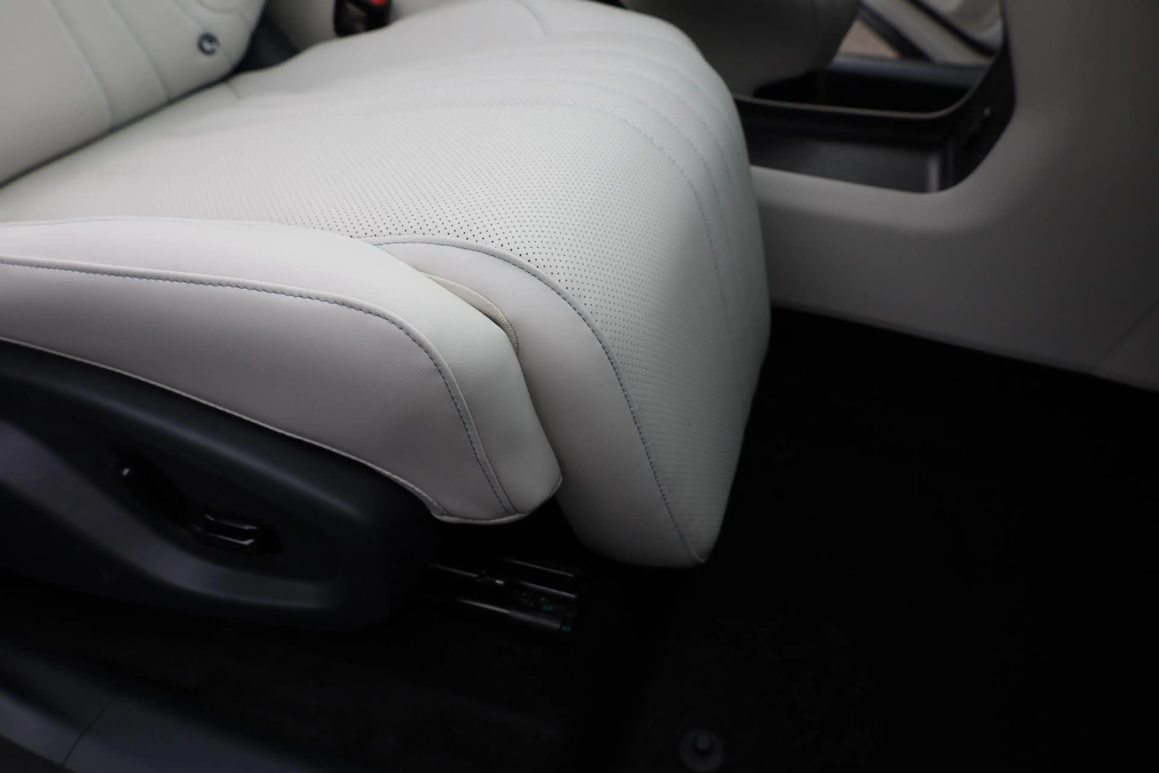 Geely E5 Max+ 68 kWh WIT-LEDER! 475KM-RIJBEREIK PANO MASSAG — photo 47