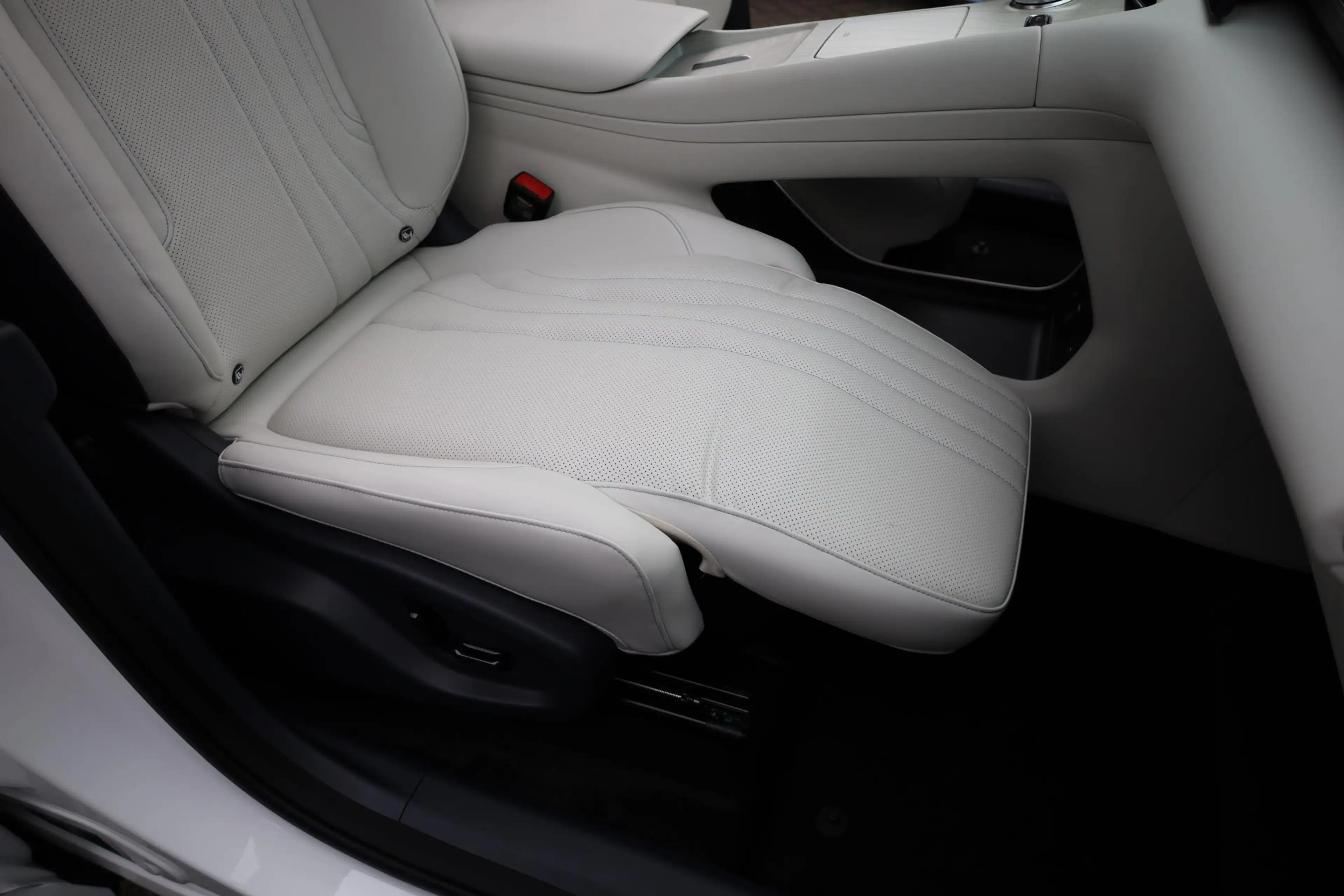 Geely E5 Max+ 68 kWh WIT-LEDER! 475KM-RIJBEREIK PANO MASSAG — photo 48