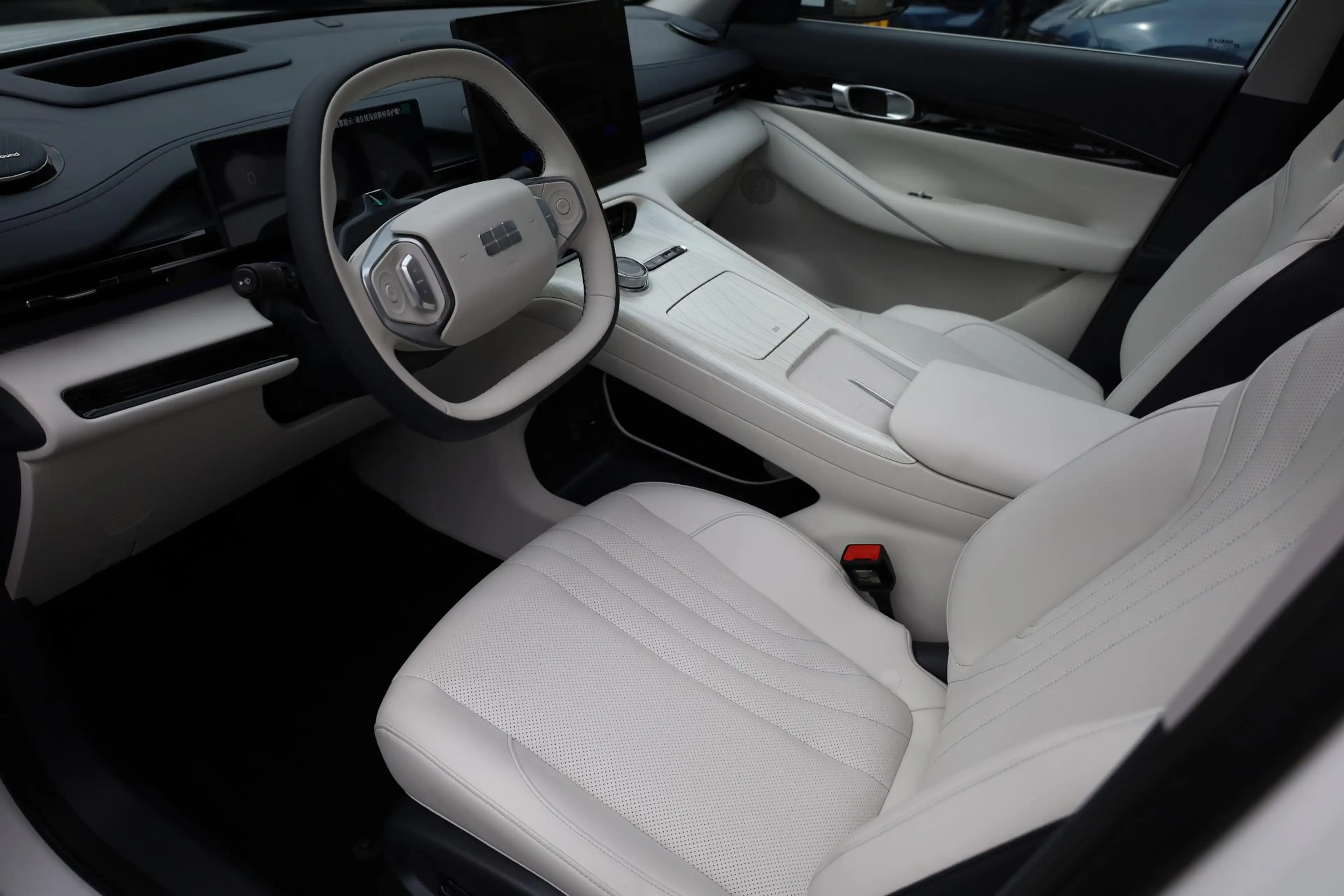 Geely E5 Max+ 68 kWh WIT-LEDER! 475KM-RIJBEREIK PANO MASSAG — photo 6