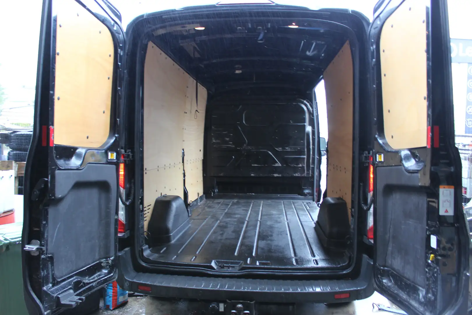 Ford Transit Bus L3H2 Negro - 2
