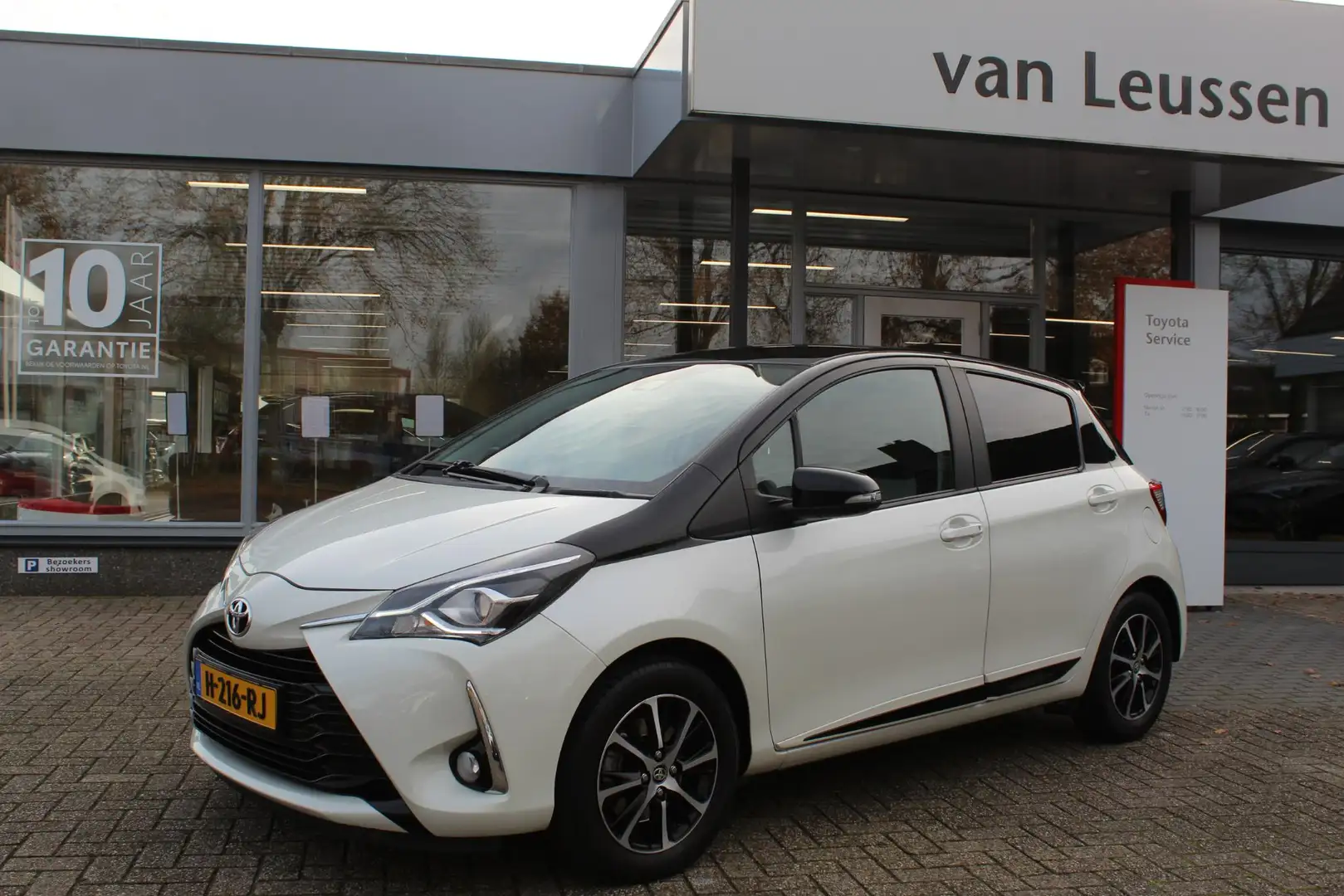 Toyota Yaris 1.5 VVT-i DYNAMIC TREKHAAK STOELVERW. KEYLESS CRUI Weiß - 1
