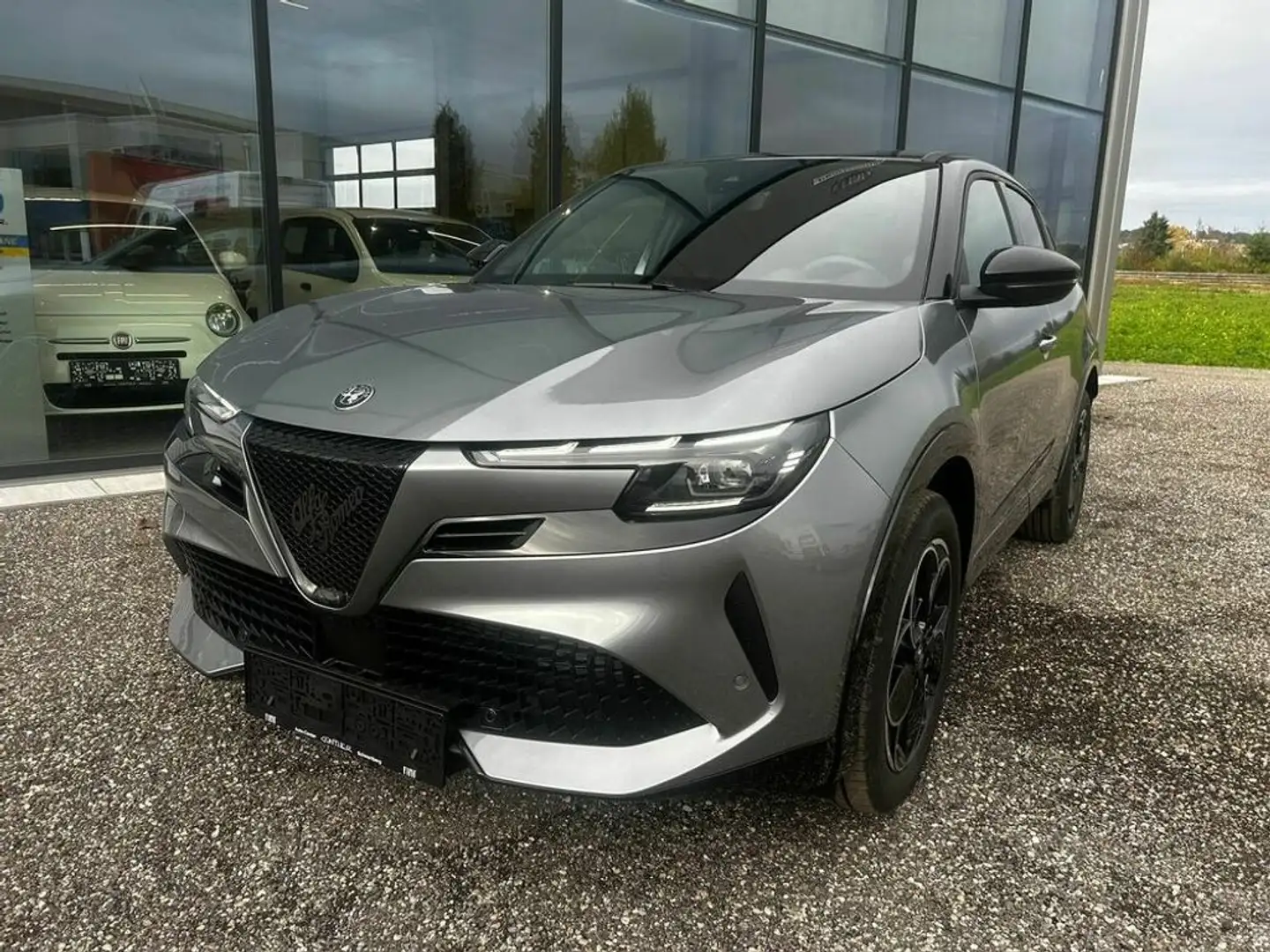 Alfa Romeo Junior Ibrida 1.2 VGT 48V-Hybrid (107kW) Q4 Silber - 1