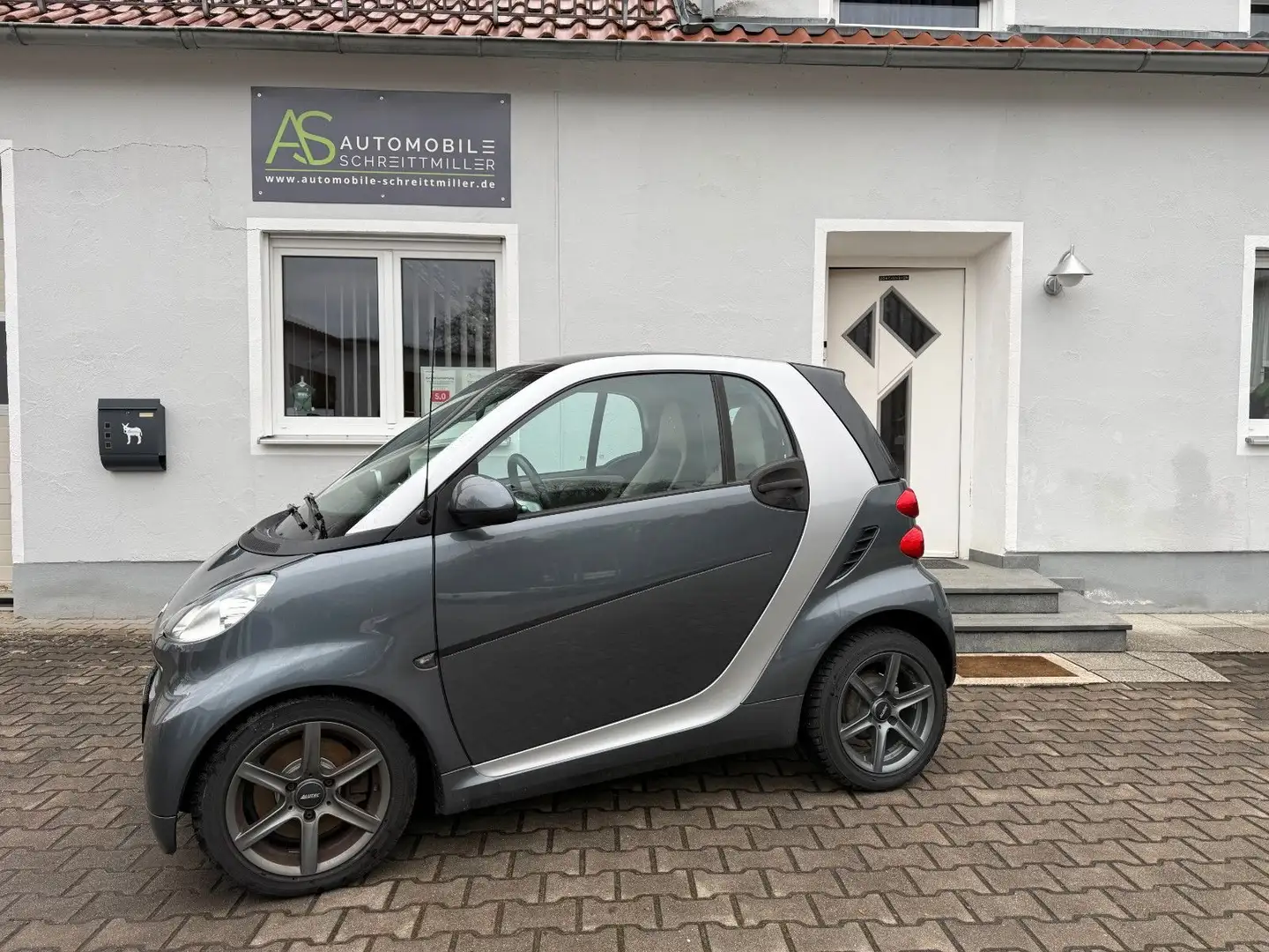 smart forTwo 84PS Turbo NAVI SHZ PANO WR ALU ZV ELFH Grau - 2