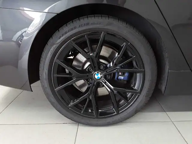 BMW 5 Series view 18