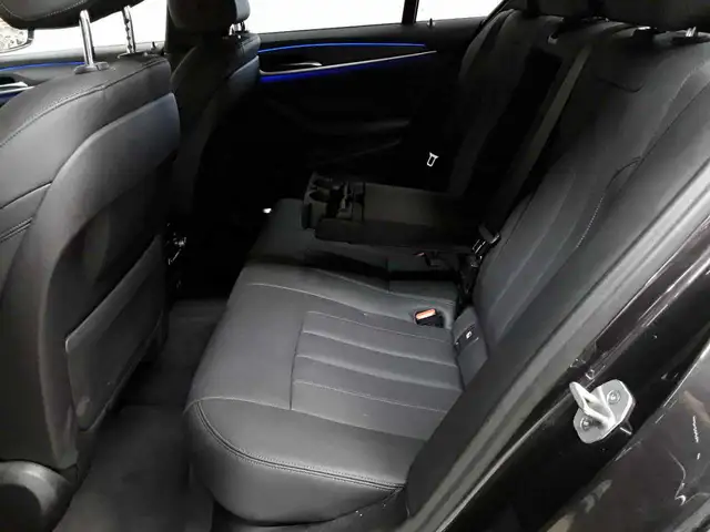 BMW 5 Series view 13