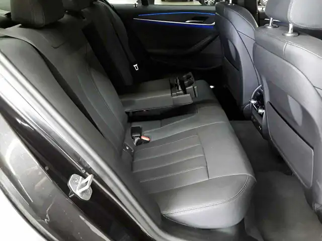 BMW 5 Series view 14