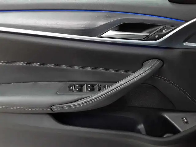 BMW 5 Series view 17