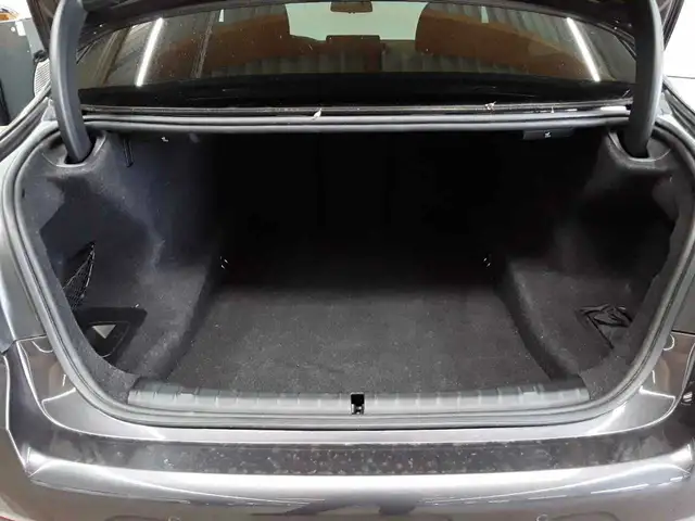BMW 5 Series view 15