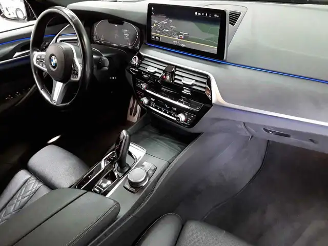 BMW 5 Series view 9