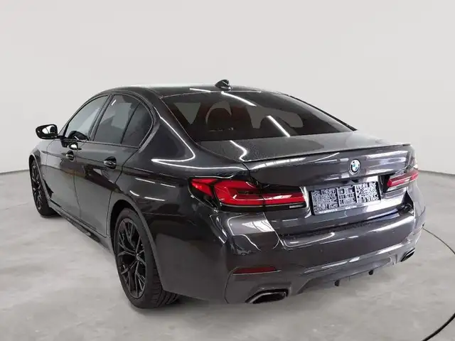 BMW 5 Series view 5