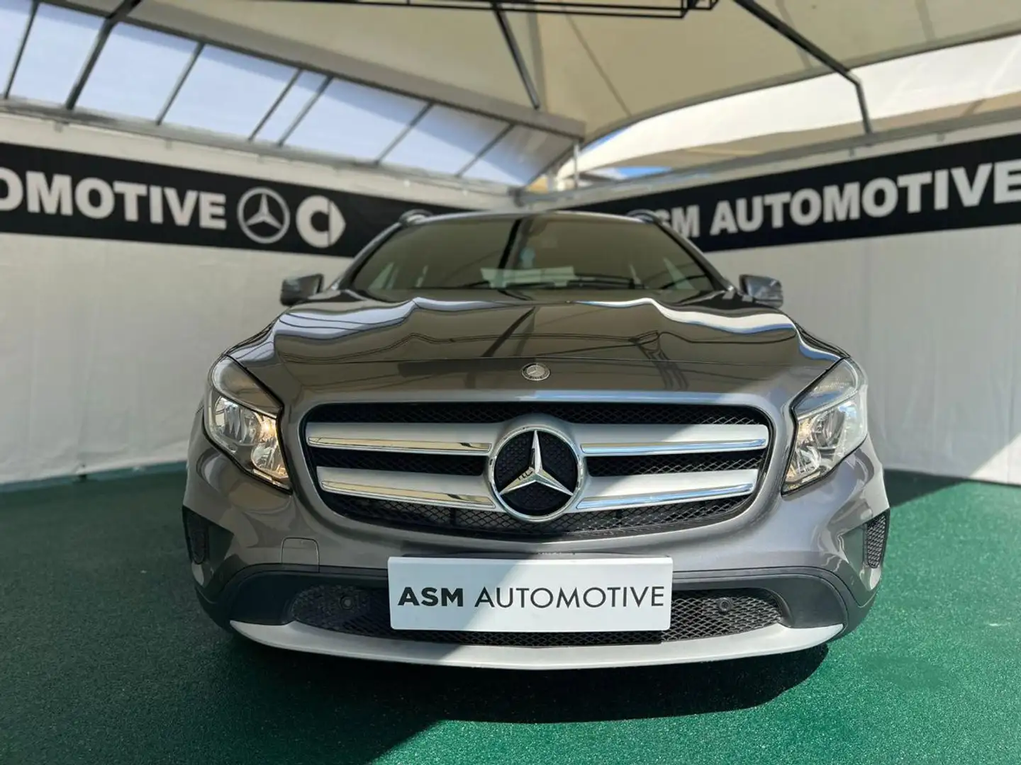 Mercedes-Benz GLA 200 d Automatic Business Grau - 2