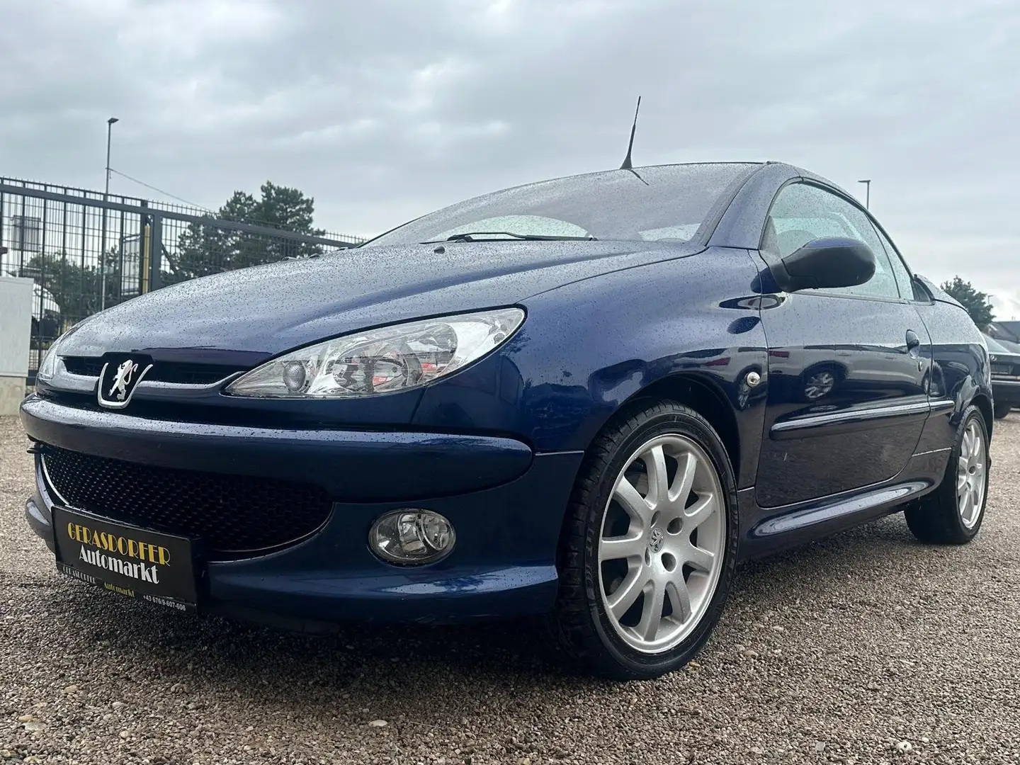 Peugeot 206 CC Platinum Edition 1,6 16V Aut. **Cabrio** Blau - 2