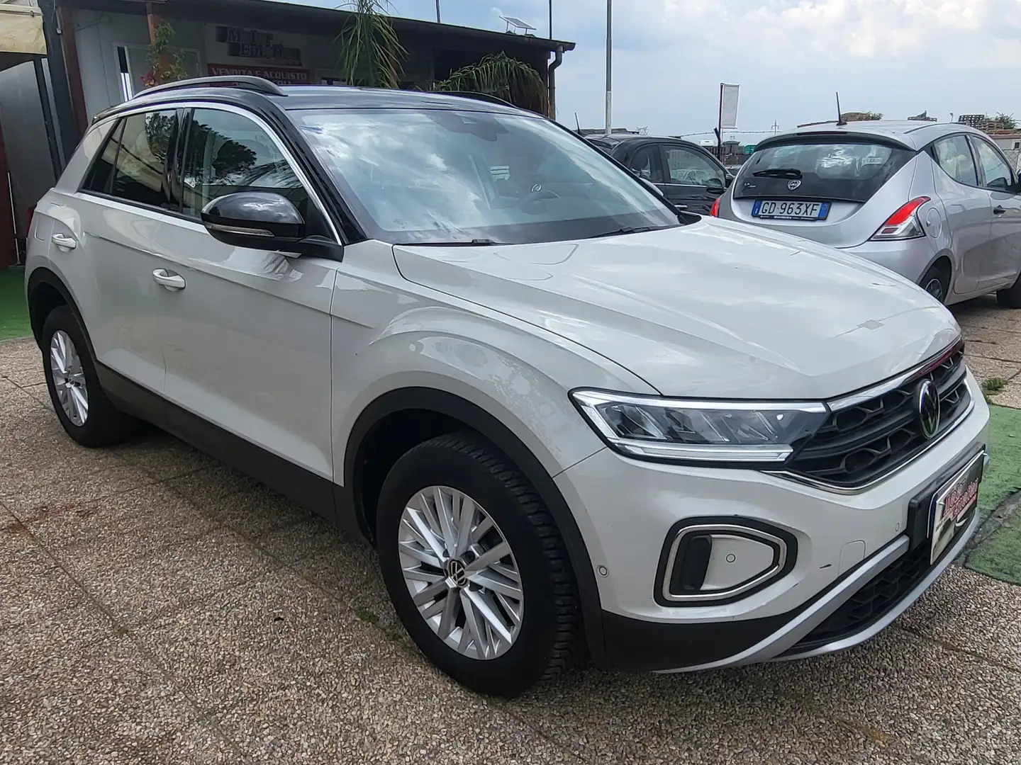 Volkswagen T-Roc T-Roc 2022 1.0 tsi LIFE 110cv PREEZZO REALE Bianco - 1
