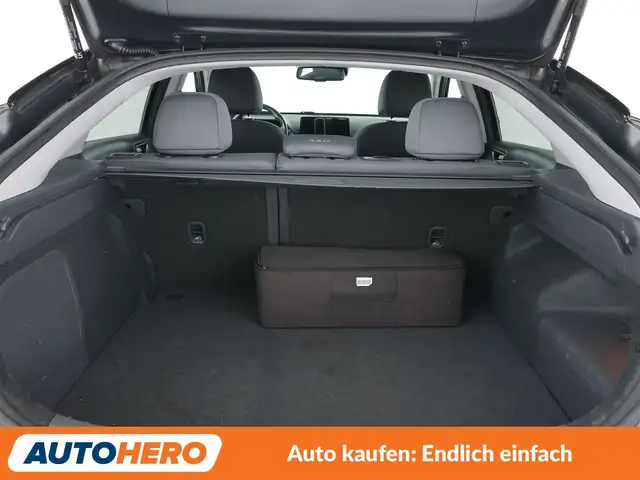 Hyundai Ioniq view 17