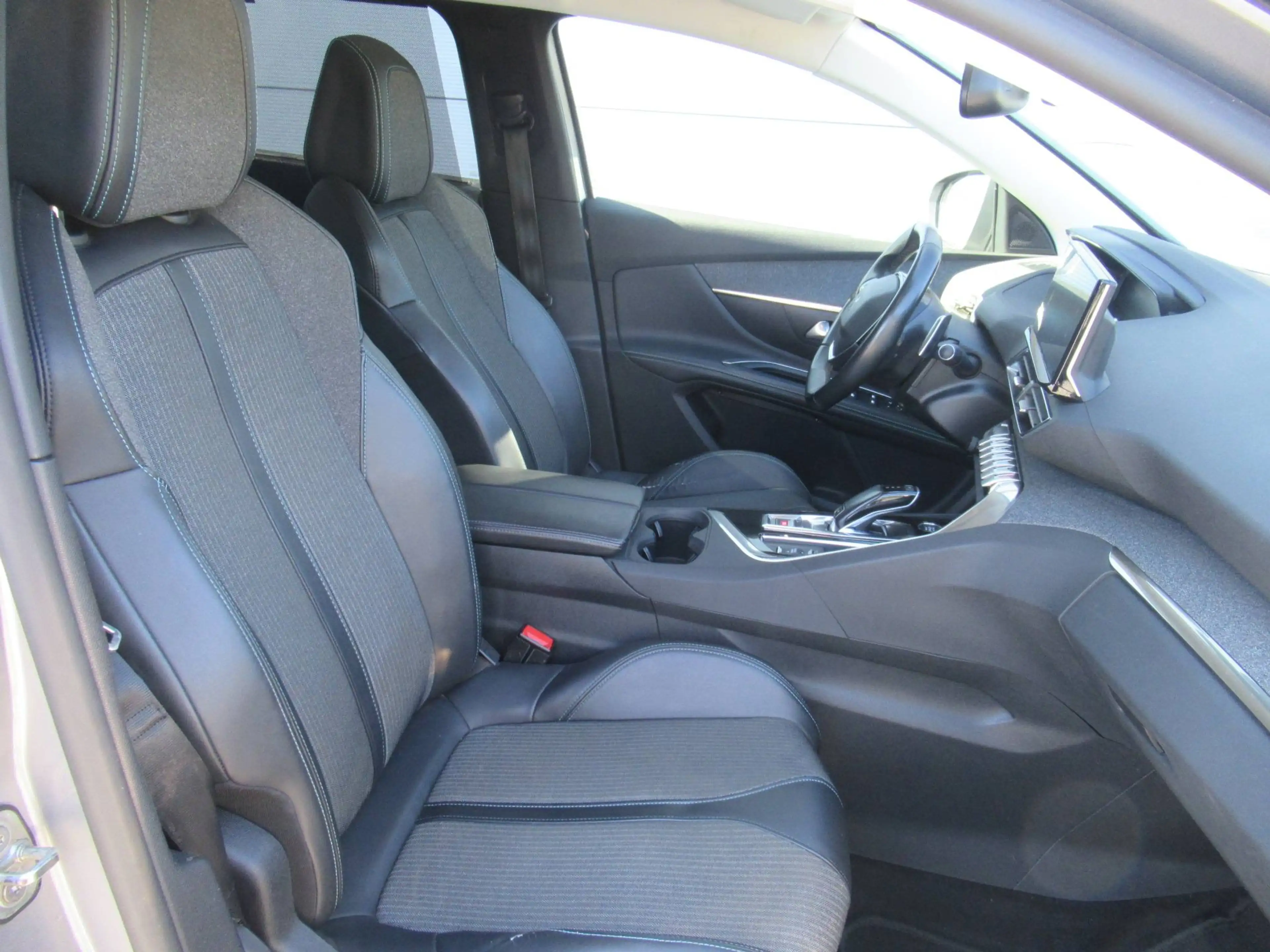 Peugeot 5008 1.2i Aut. Allure 7pl /€10.735 netto / 1/2 leder / Navi / ... — photo 8