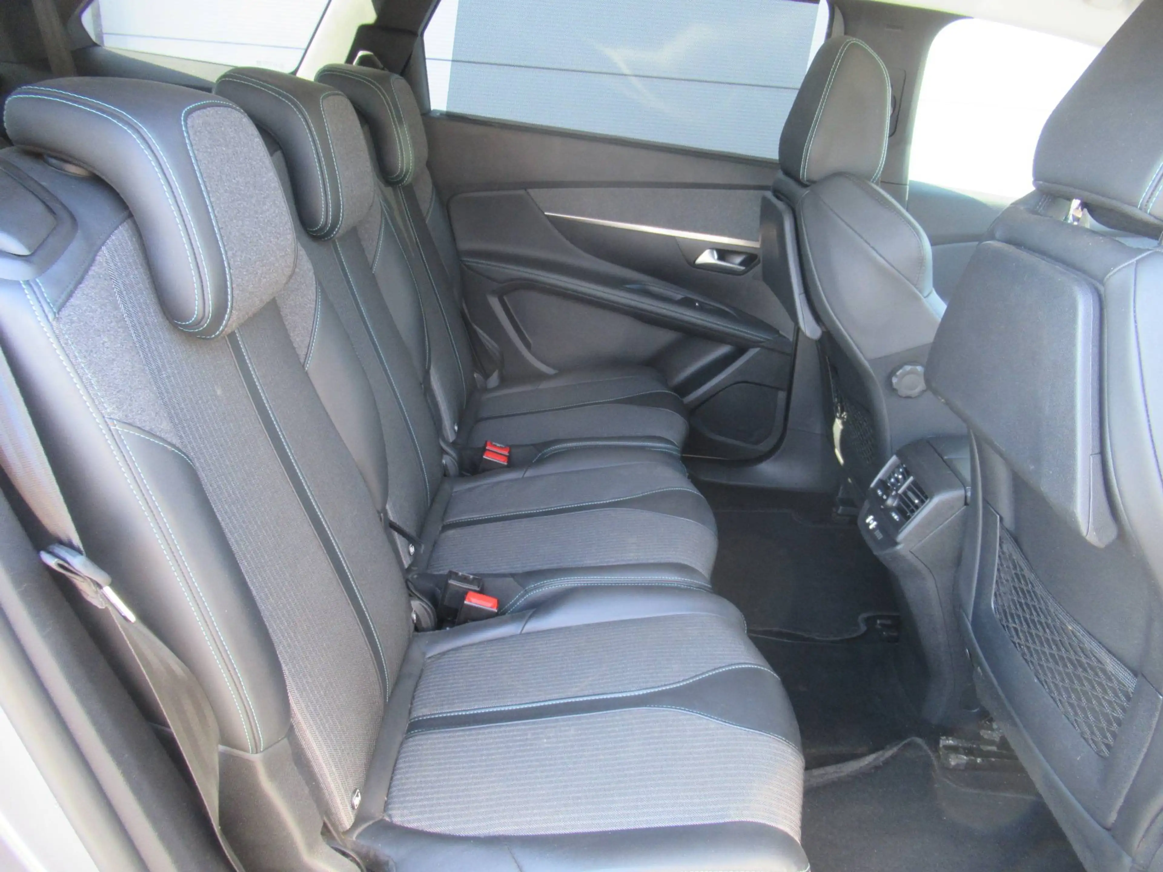 Peugeot 5008 1.2i Aut. Allure 7pl /€10.735 netto / 1/2 leder / Navi / ... — photo 9