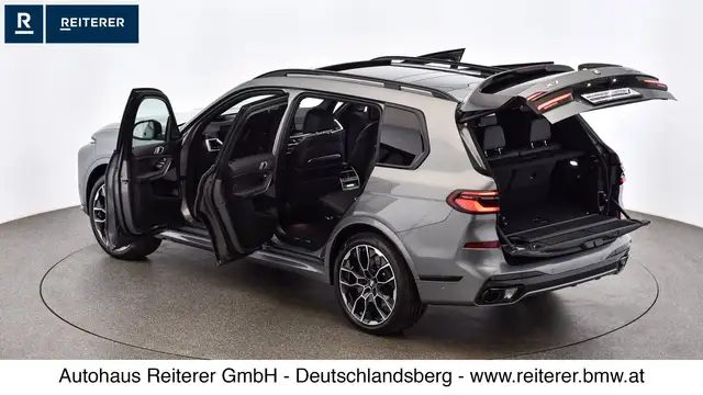 BMW X7 view 10