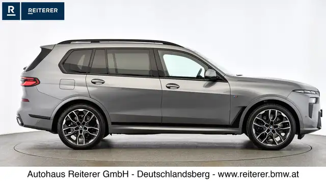 BMW X7 view 7