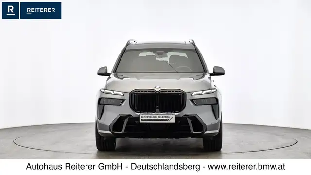 BMW X7 view 2