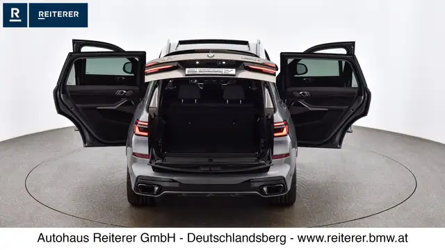 BMW X7 view 11