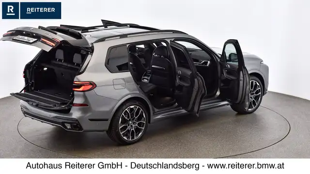 BMW X7 view 12