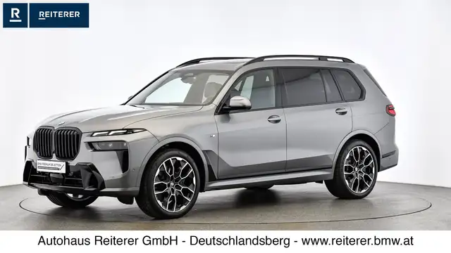 BMW X7 view 3