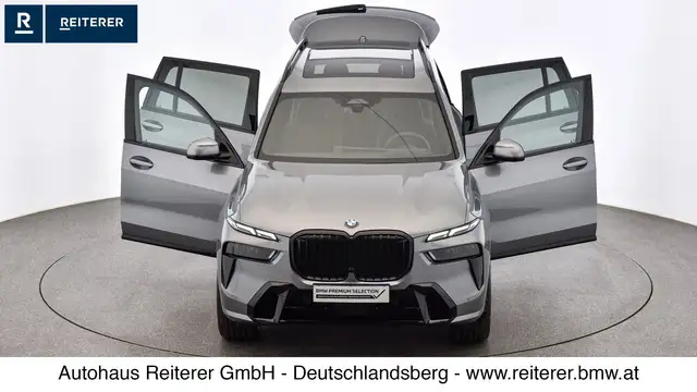 BMW X7 view 8