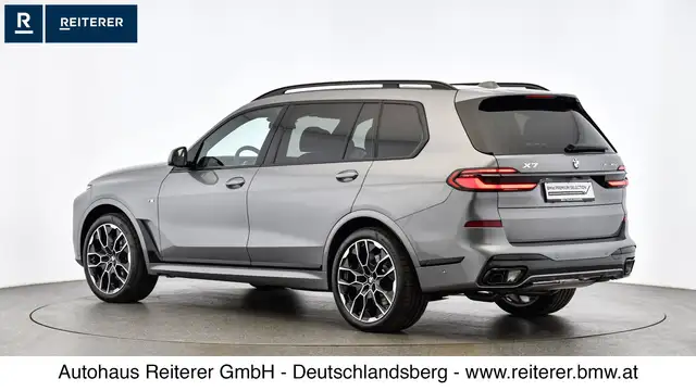 BMW X7 view 4