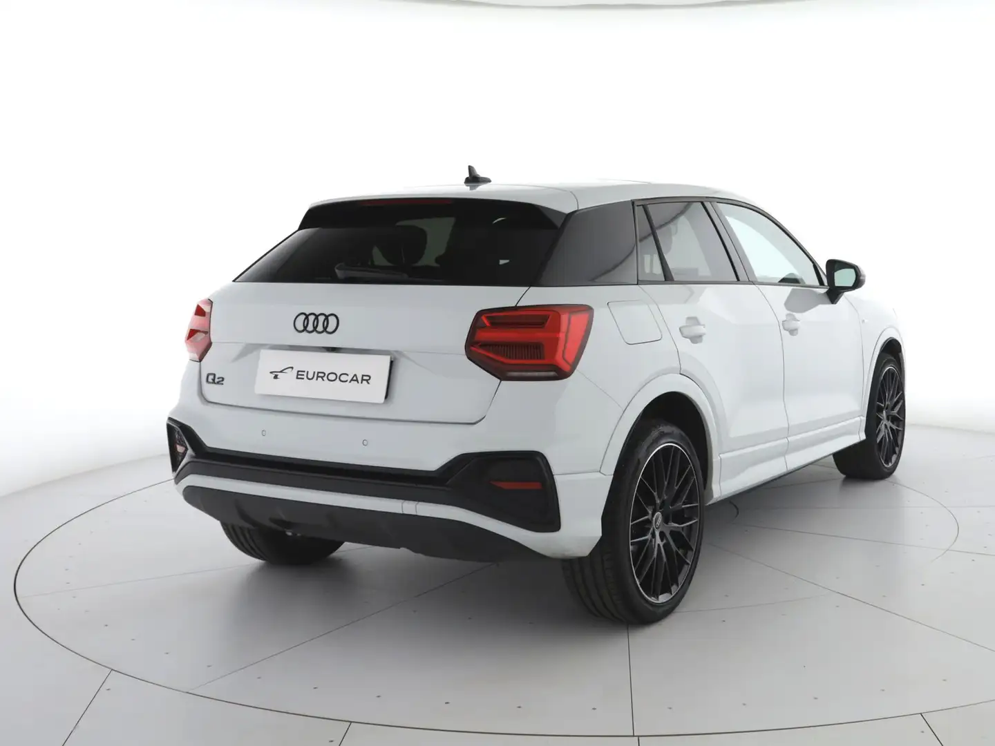 Audi Q2 35 1.5 tfsi identity black s-tronic Blanc - 2