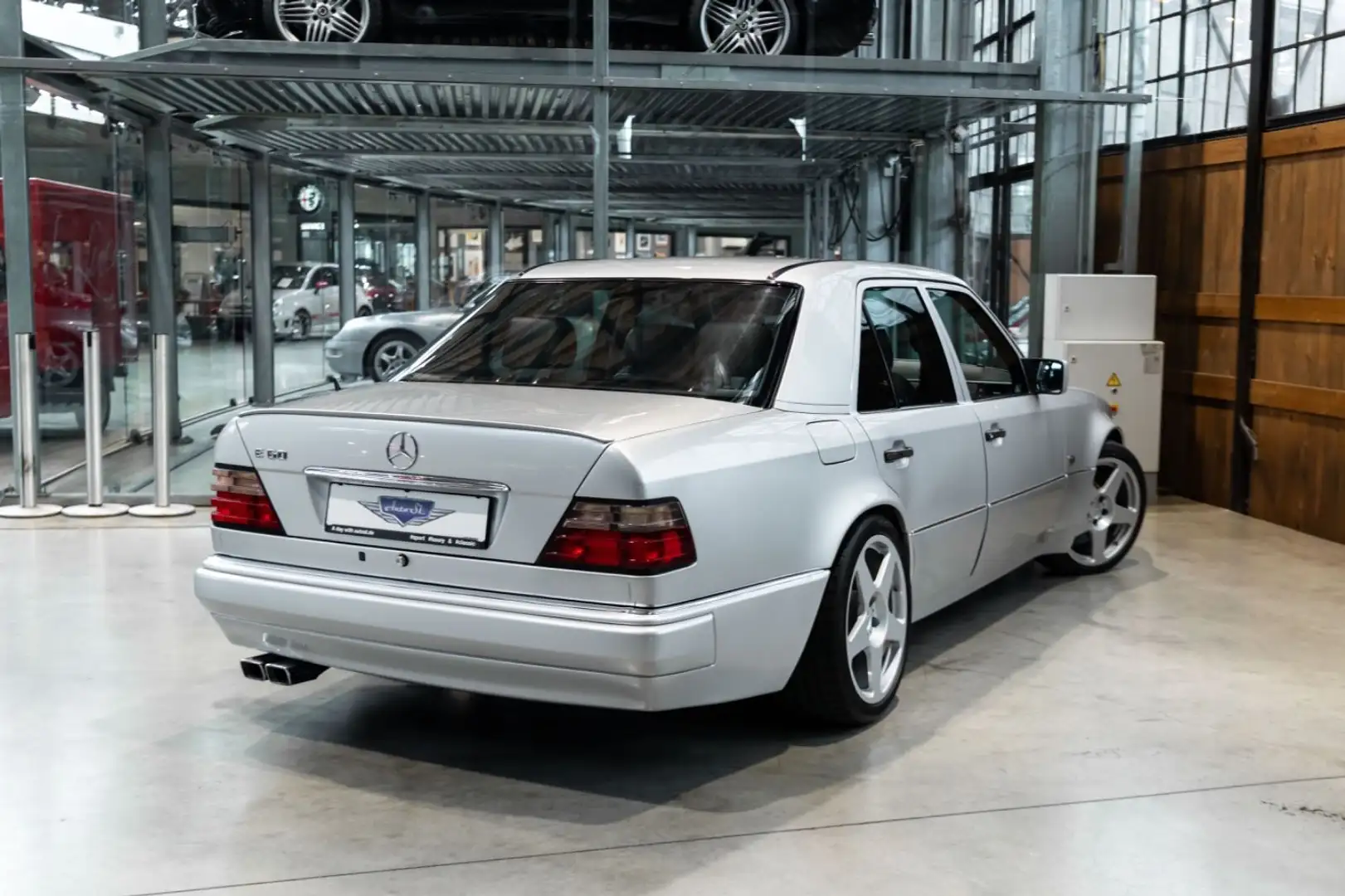 Mercedes-Benz E 60 AMG | Original | Matching Numbers | Recaro Silber - 2