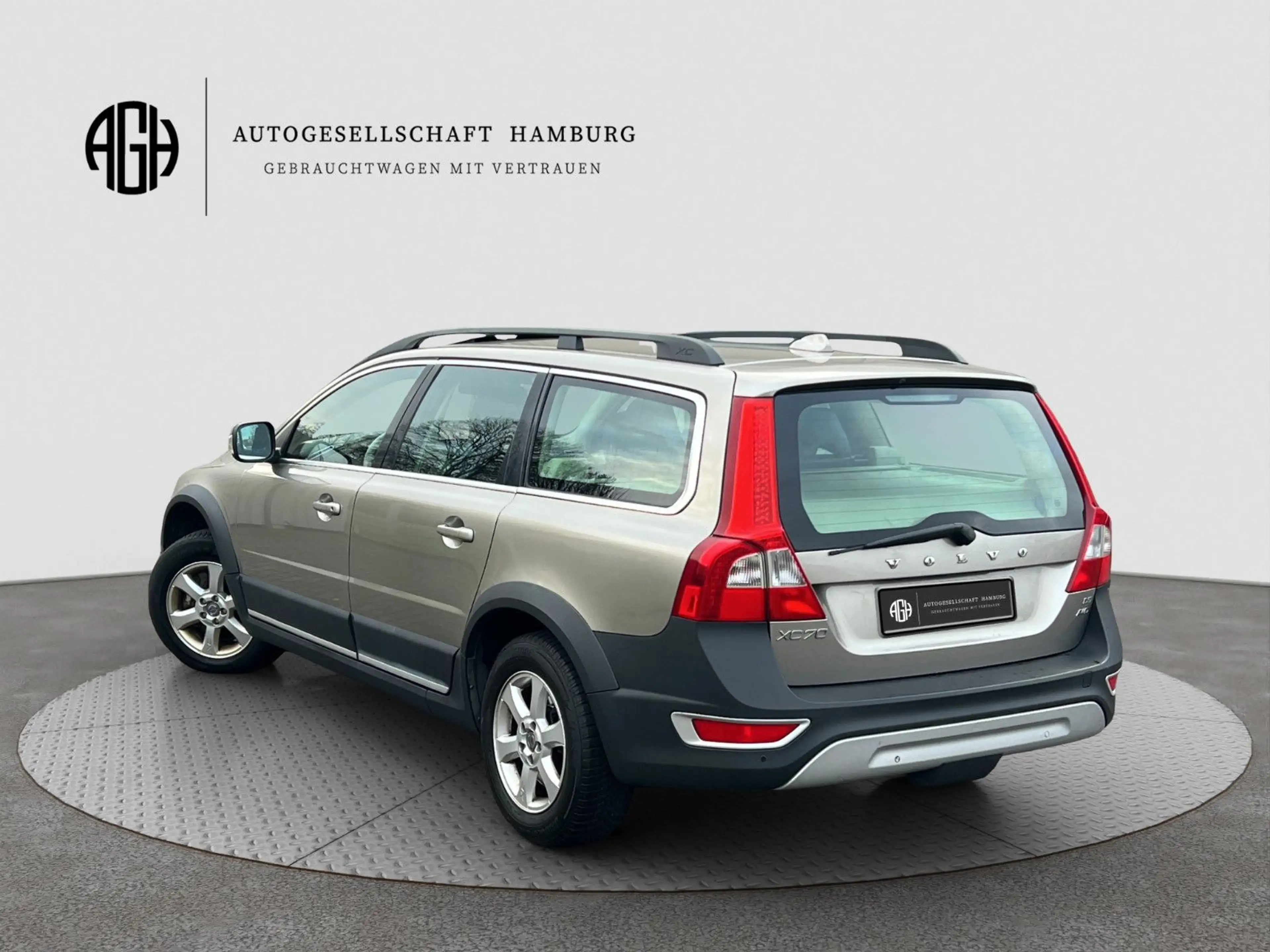 Volvo XC70 Summum D5 AWD*Wie 150TKM*1.Hand*SitzKlima* — photo 2