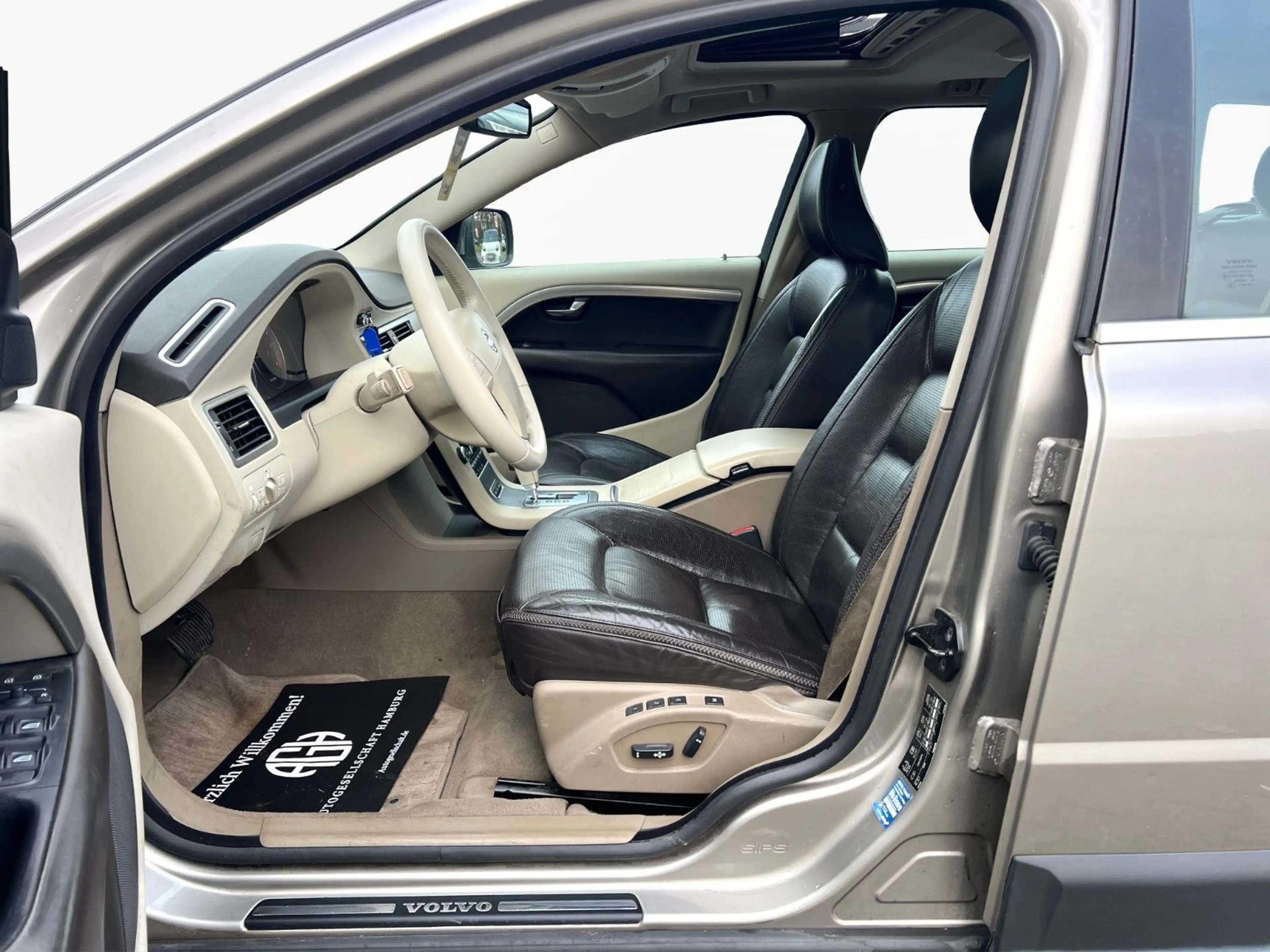 Volvo XC70 Summum D5 AWD*Wie 150TKM*1.Hand*SitzKlima* — photo 12
