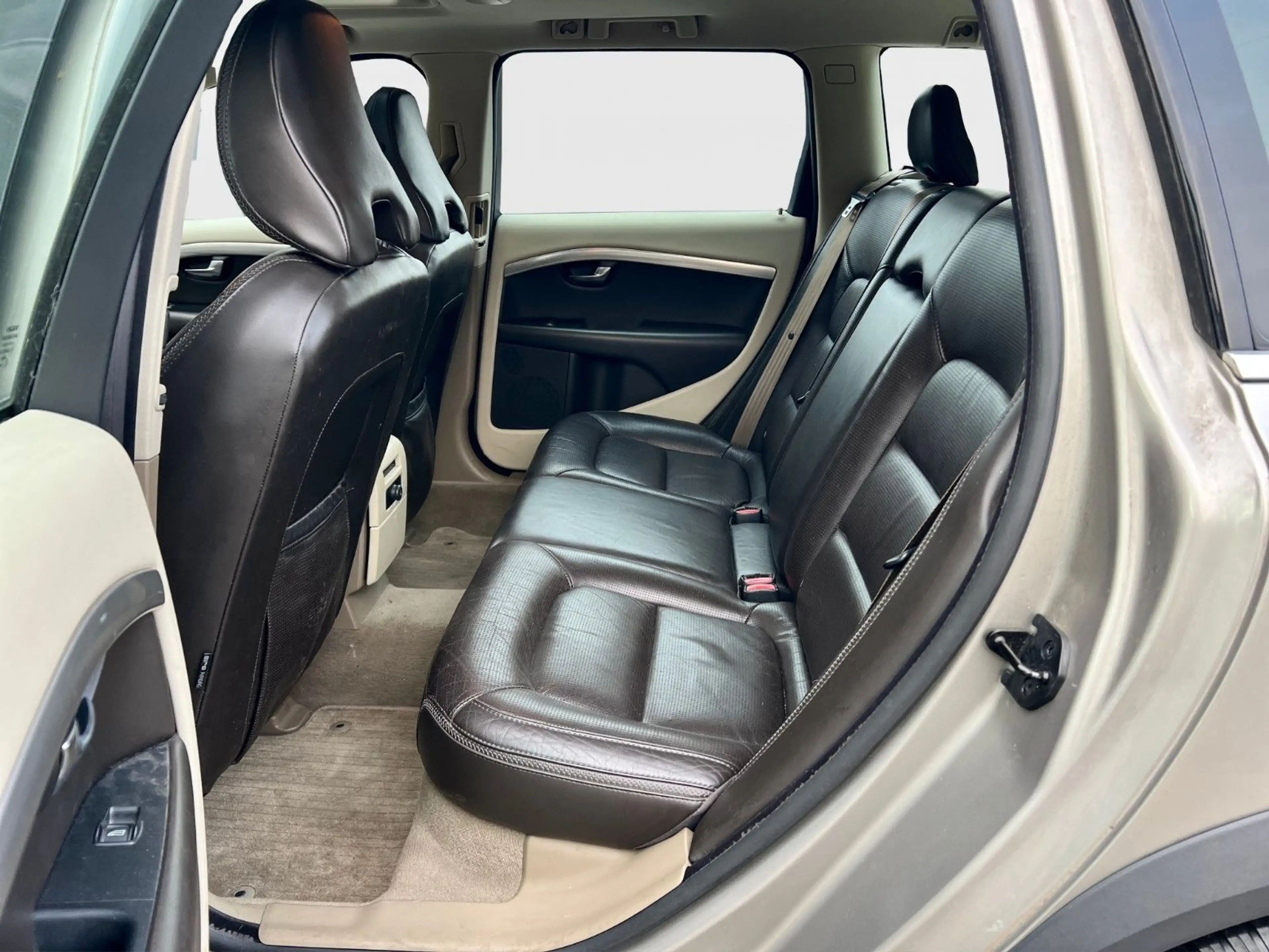 Volvo XC70 Summum D5 AWD*Wie 150TKM*1.Hand*SitzKlima* — photo 13