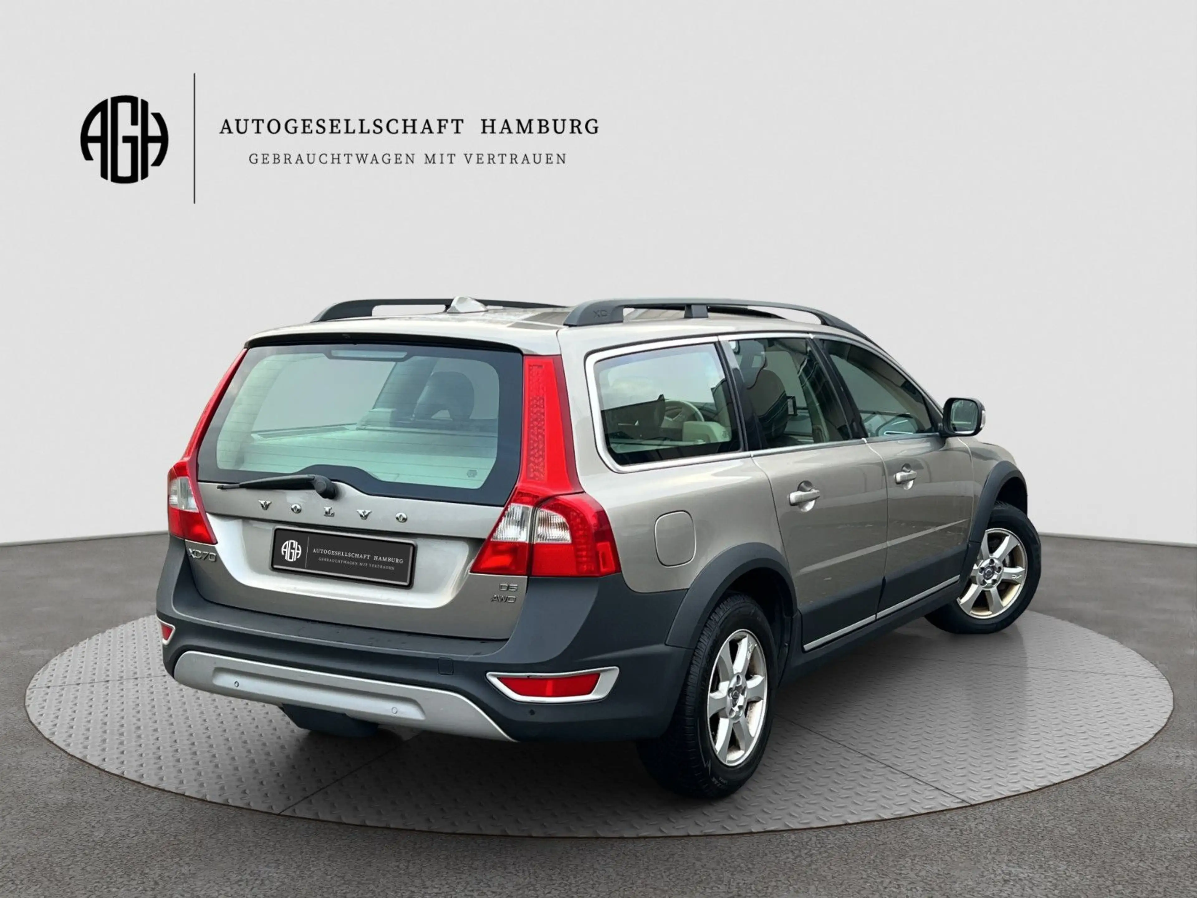 Volvo XC70 Summum D5 AWD*Wie 150TKM*1.Hand*SitzKlima* — photo 4