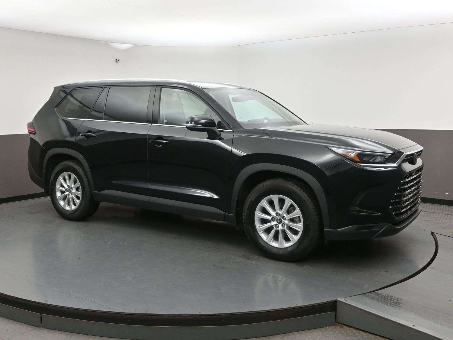 2026 Toyota Grand Highlander XLE AWD JUST THE RIGHT AMOUNT OF 3RD ROW SPACE!