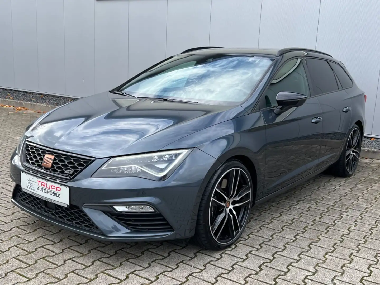 SEAT Leon ST Cupra 300 4Drive/LED/Virtual/R-Kam/SHZ Grau - 2