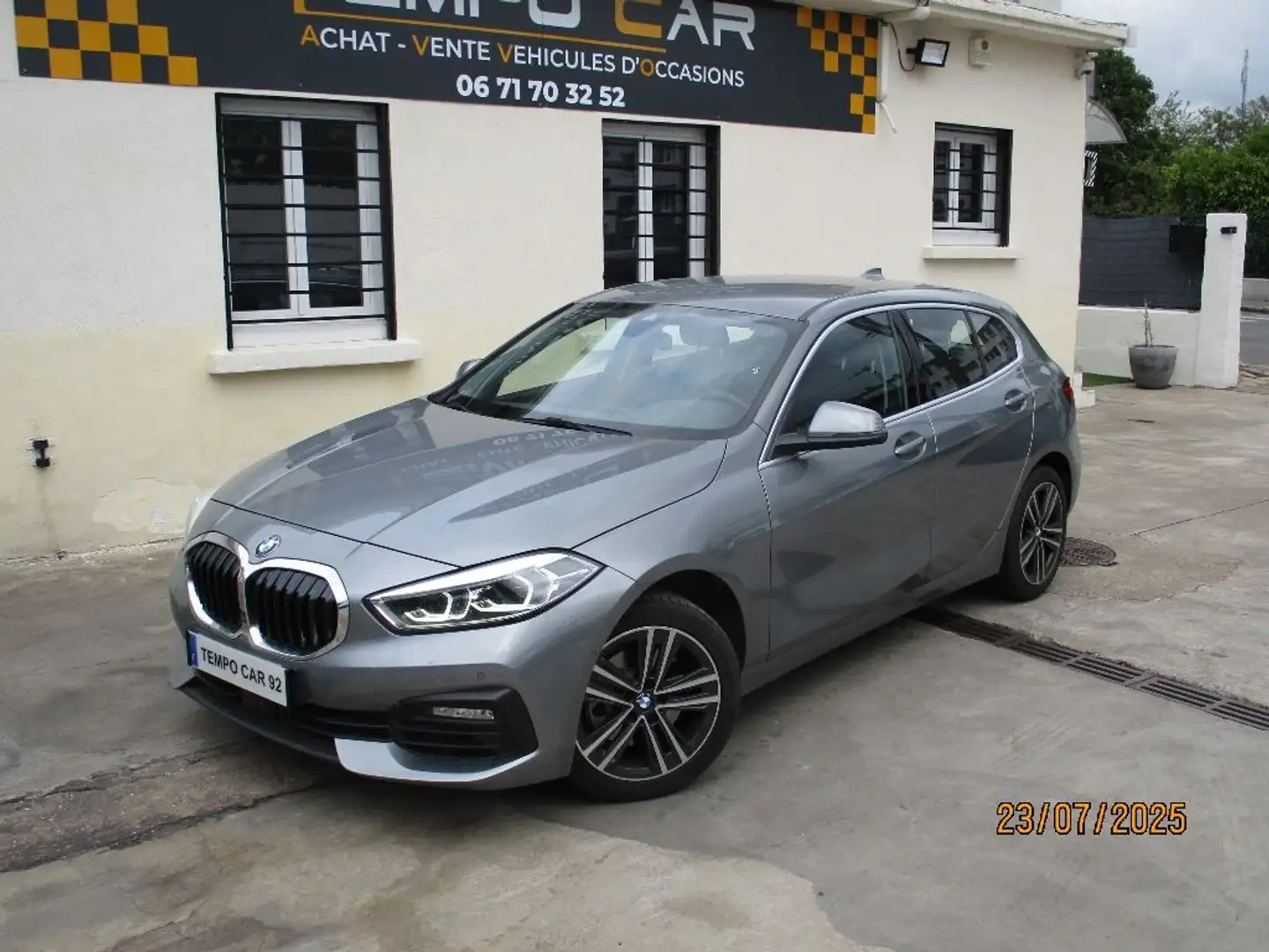 BMW 118 118I 118i 136 ch DKG7 Business Design Grau - 1