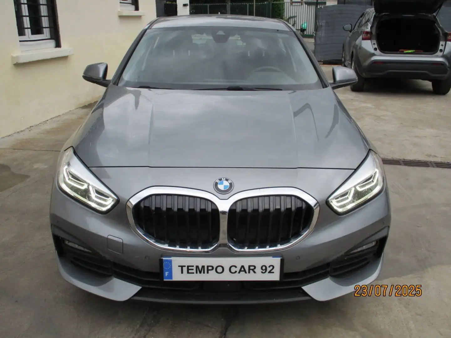 BMW 118 118I 118i 136 ch DKG7 Business Design Grau - 2