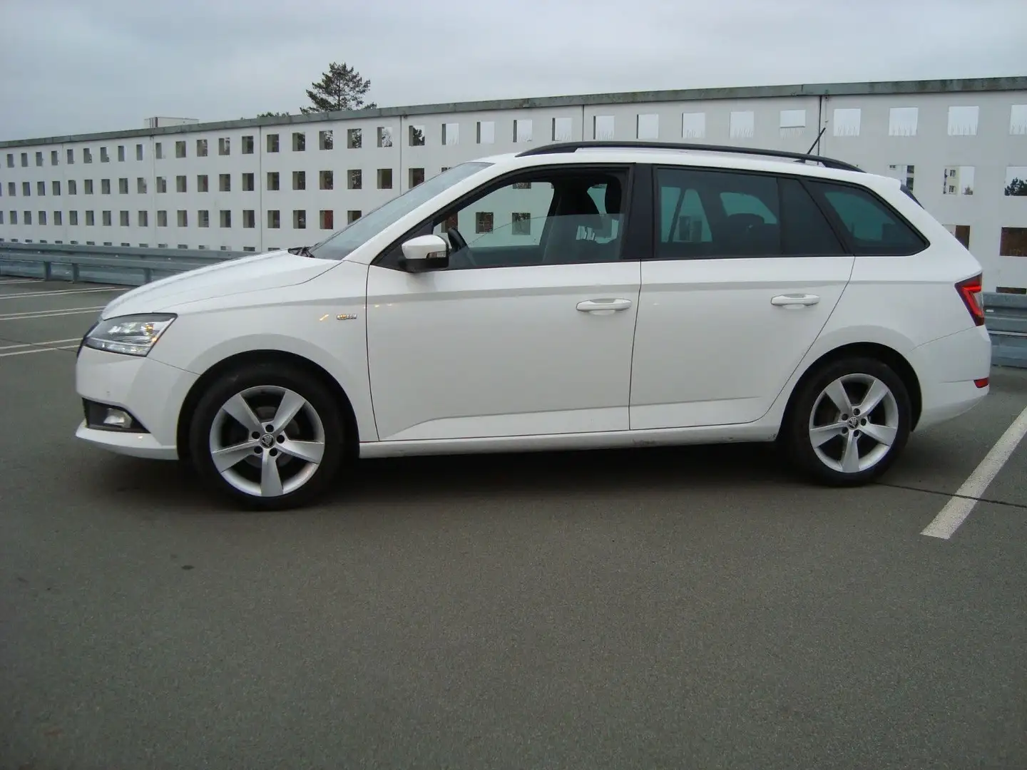 Skoda Fabia Combi 1.0 TSI Soleil,Mod.2020,Navi,Led,ACC Weiß - 2