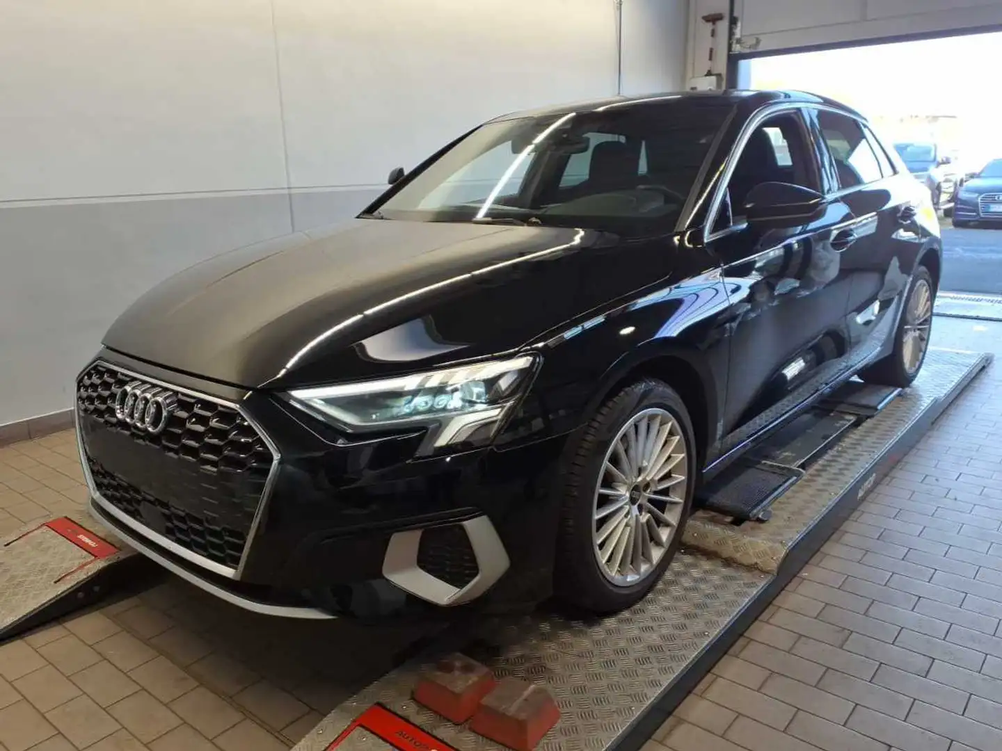 Audi A3 advanced 35 TDI +AHK+KAMERA+VIRTUAL Schwarz - 2