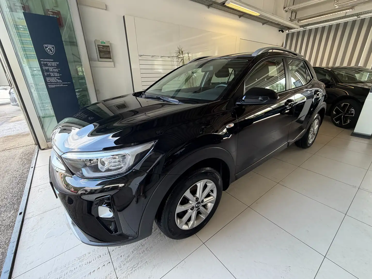 Kia Stonic Edition 7 Schwarz - 2