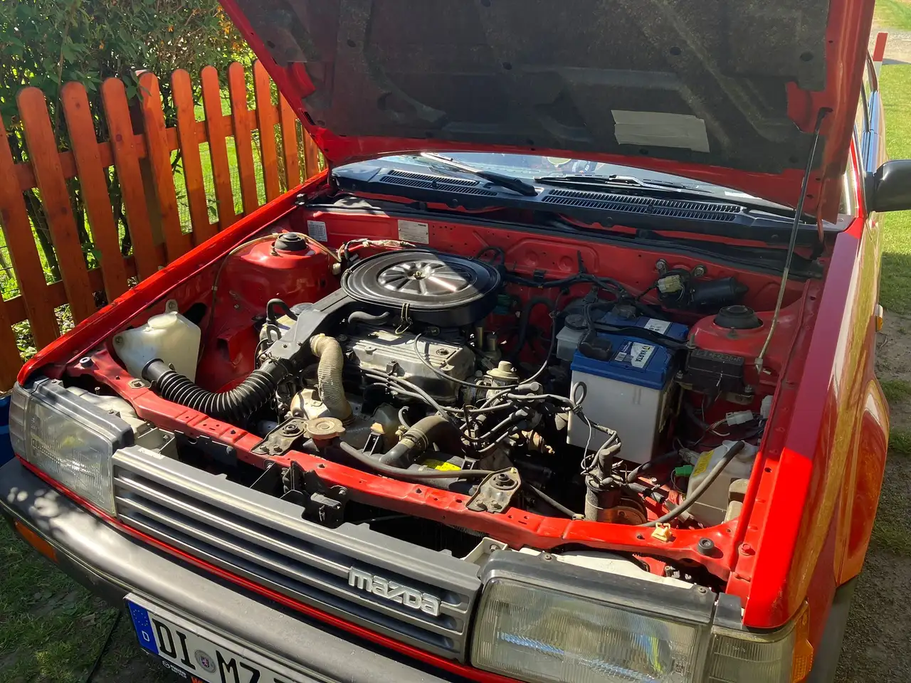 Mazda 323 1.3 LX, foto 2
