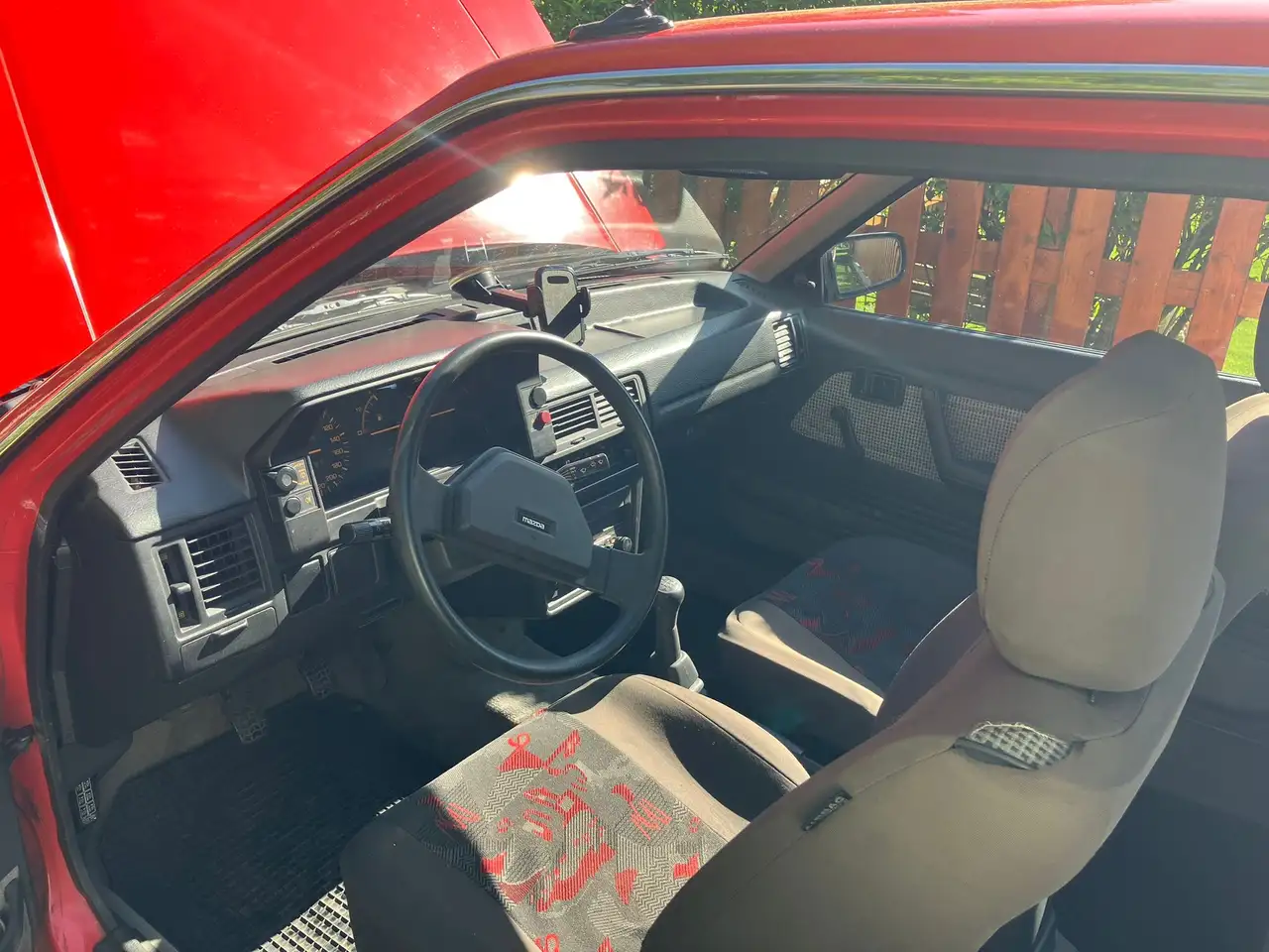 Mazda 323 1.3 LX, foto 5